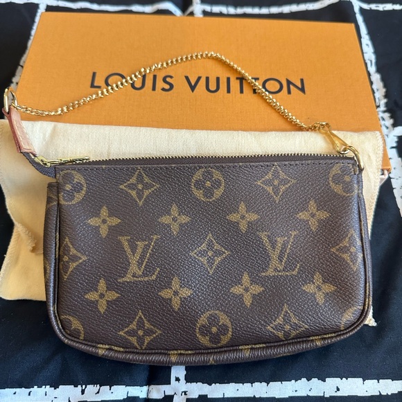 Louis Vuitton Handbags - Louis Vuitton Mini Pochette in Mono